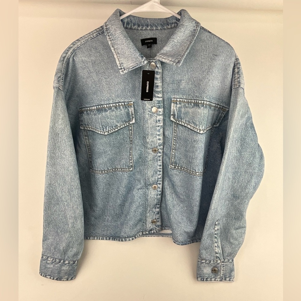 Express Light Wash Denim Jacket Size Large Button Front Classic Fit NWT